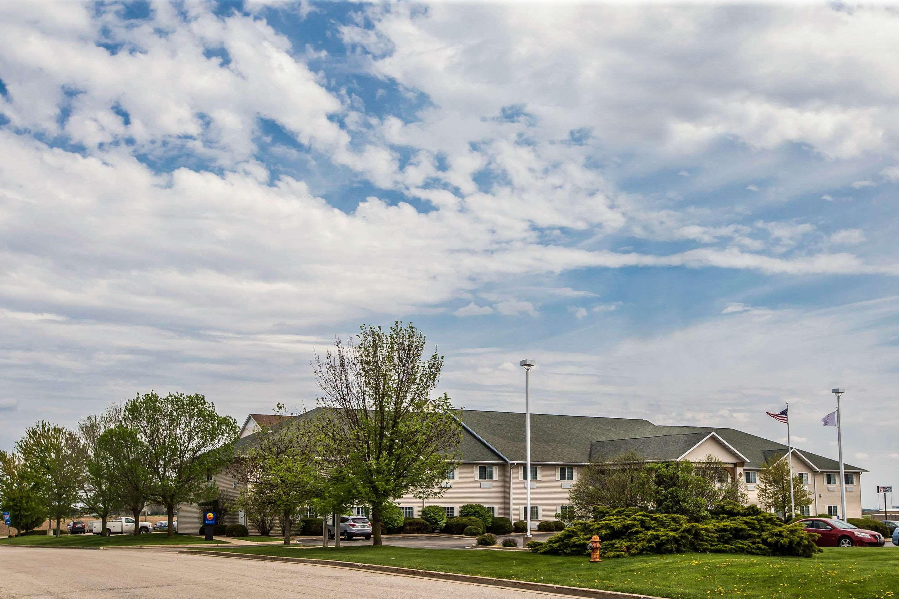 Quality Inn & Suites Dixon Near I-88 Exterior foto